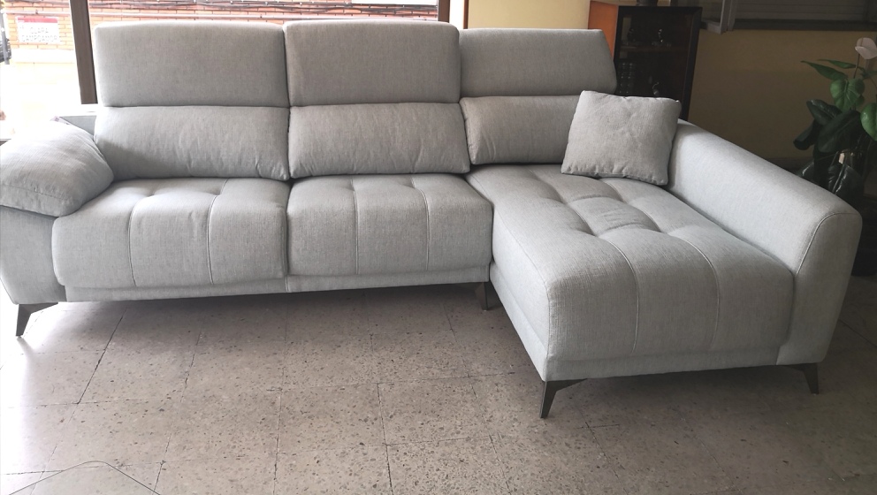  sofá con Chaisselongue pata alta