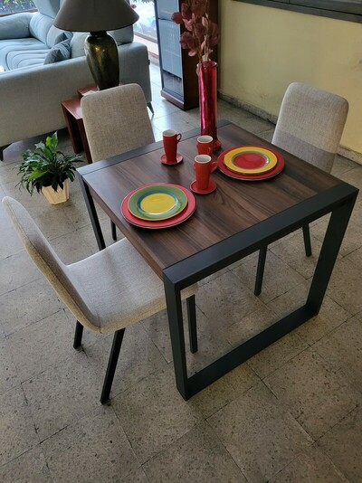 Mesa y sillas pata metálica
