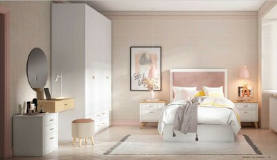 Dormitorio blanco y rosa